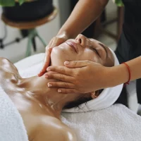 Massagem com Pedras Quentes